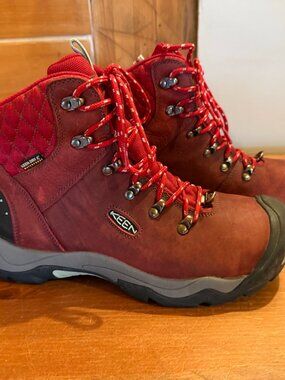 Keen Revel Boots - Red waterproof leather - Women's size 10.5 - barely worn